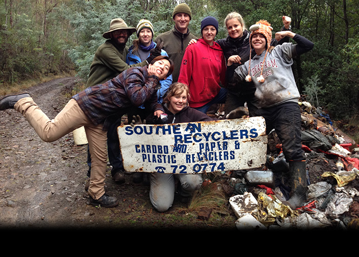 Picture of our International Student Volunteers at Flat Rock Reserve.